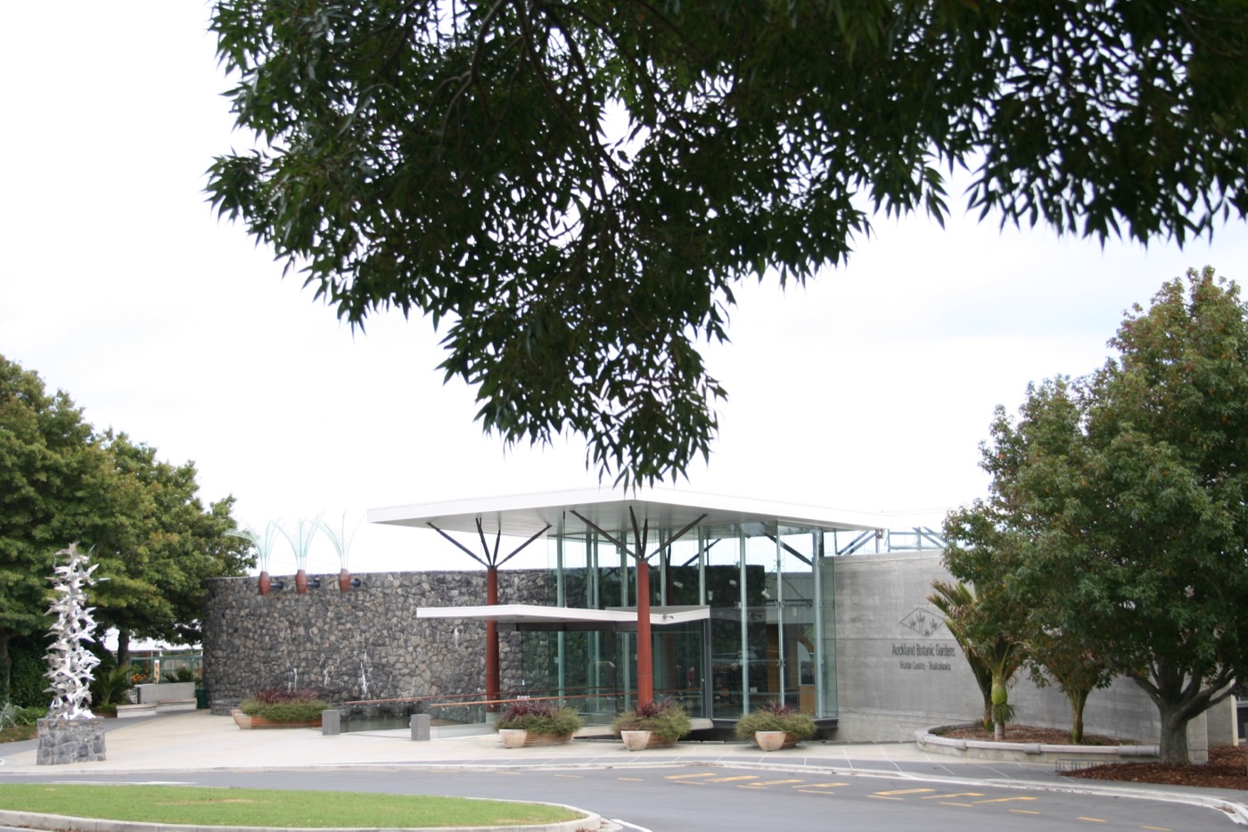 The visitor centre building at Auckland Botanic Gardens.